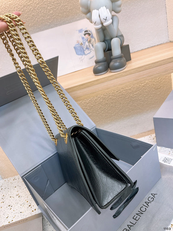 Ziva's Charm handbag – interior view (one versatile size)