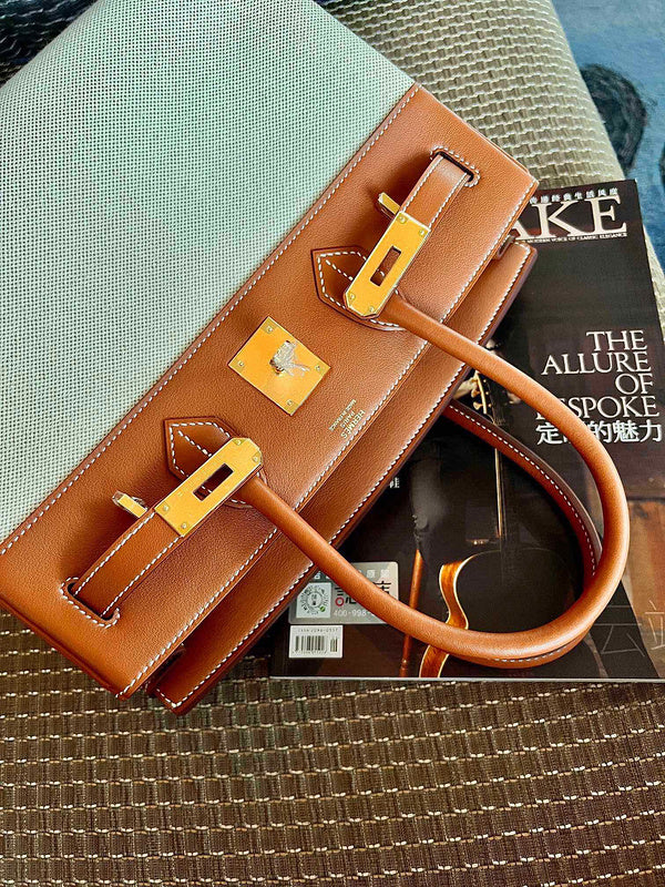Interior view of streamlined premium bag