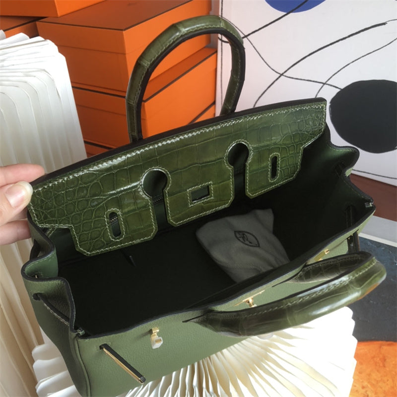  structured bag interior and compartment view