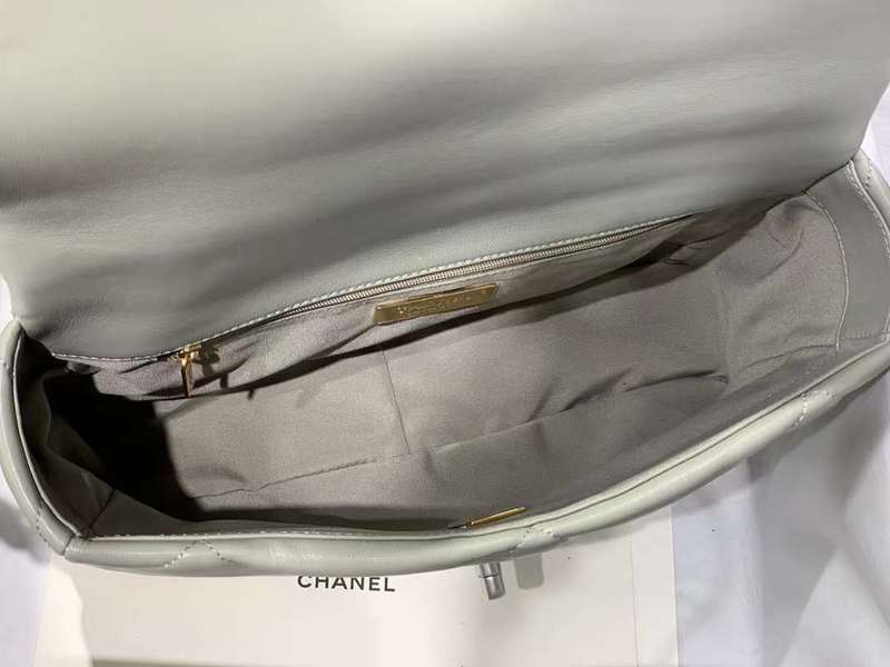 Zivas Charm Elevated Essentials Luxury Handbag (Versatile Style Statement) – Lifestyle Shot