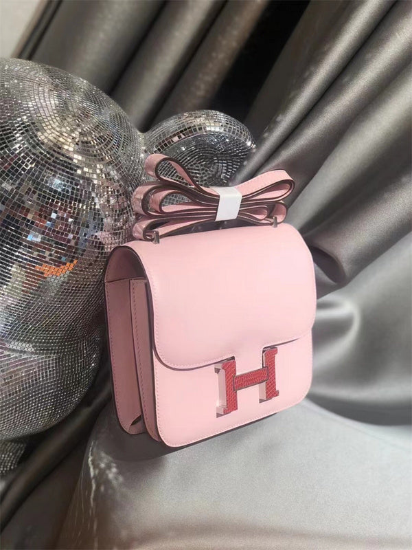 Timeless handbag styled for everyday wear