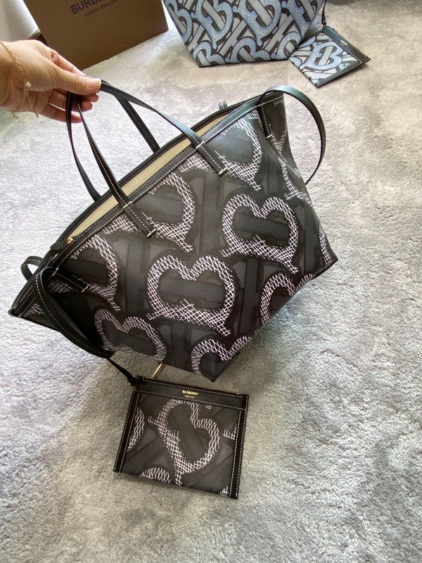 Ziva's Charm handbag – front view (one versatile size)