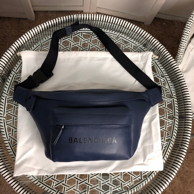 Front view of statement modern women's handbag – women's luxury handbag