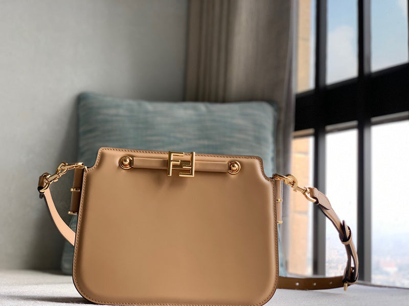 Ziva's Charm handbag – detail view (26.5cm*19cm*10cm)