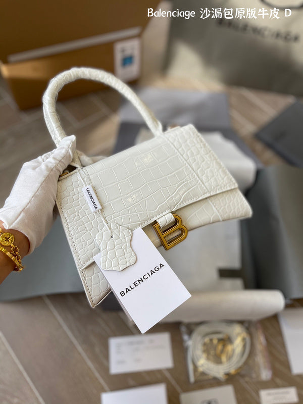Ziva's Charm handbag – product shot (one versatile size)