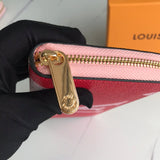Side profile of polished everyday-luxe women's handbag – women's luxury accessory