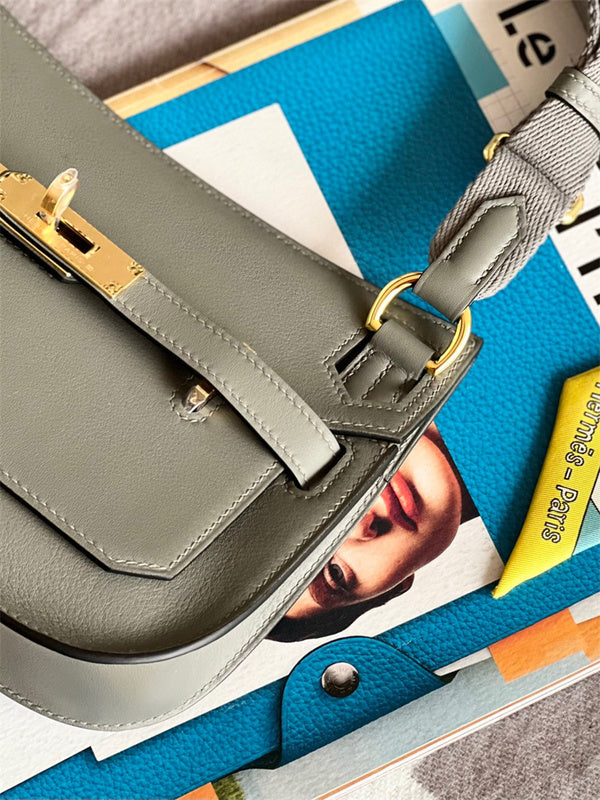  Modern shoulder bag front view 31