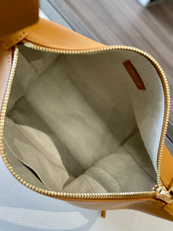 Ziva's Charm handbag – product shot (21cm*17cm*12.5cm)