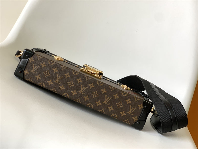  polished shopper bag styled with outfit