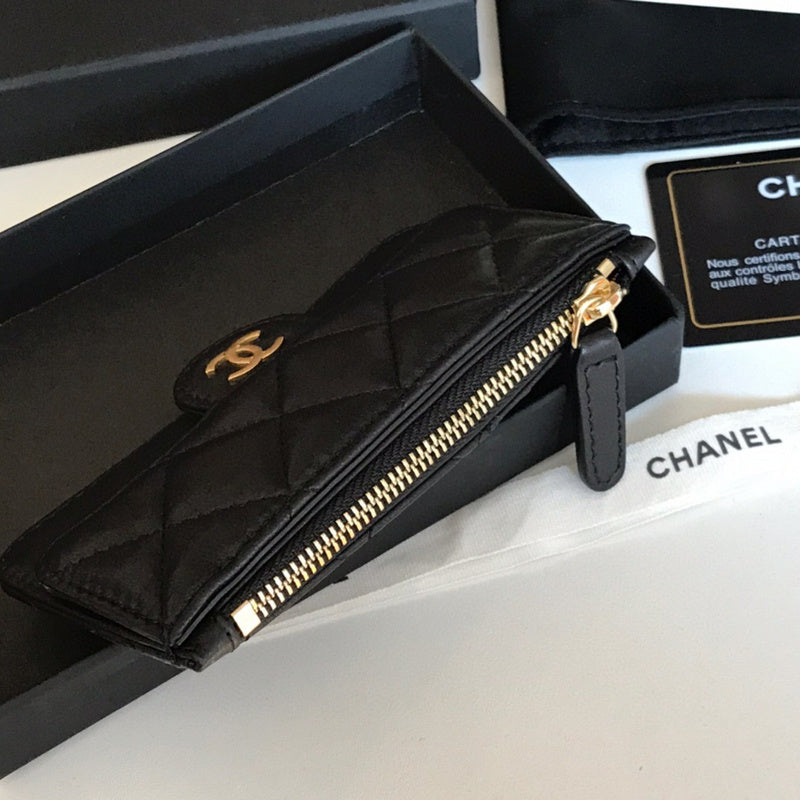 Zivas Charm Sleek Silhouette Everyday Handbag (Polished Everyday Piece) – Detail View