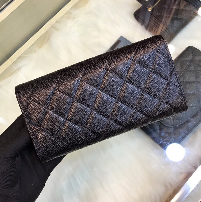 Zivas Charm Elevated Essentials Everyday Handbag (Timeless Wardrobe Addition) – Detail View