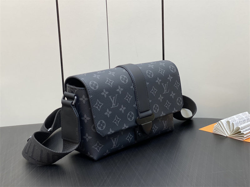  versatile carryall bag styled with outfit 12