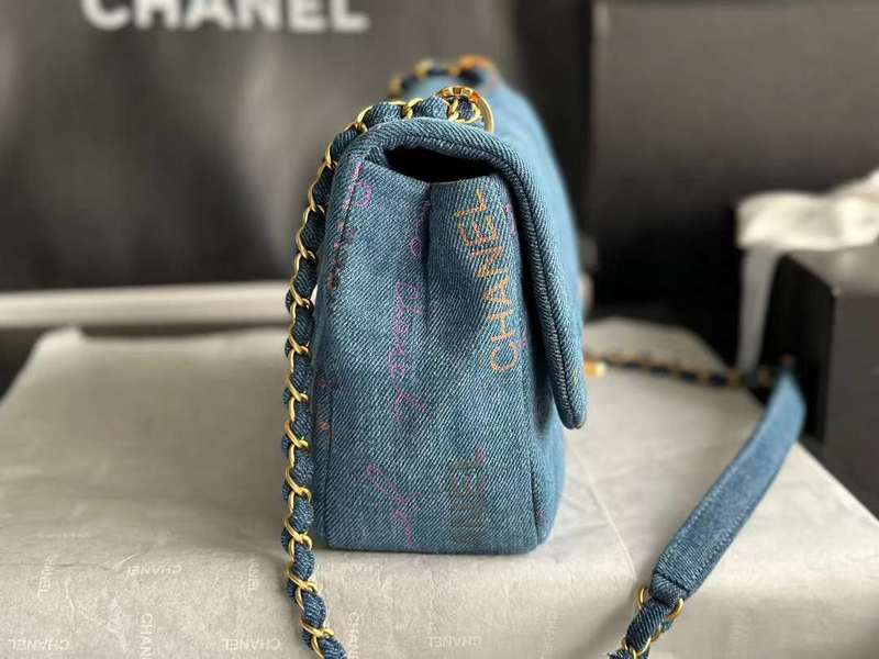 Zivas Charm Chic Craftsmanship Everyday Handbag (Elevated Daily Companion) – Close-Up Detail