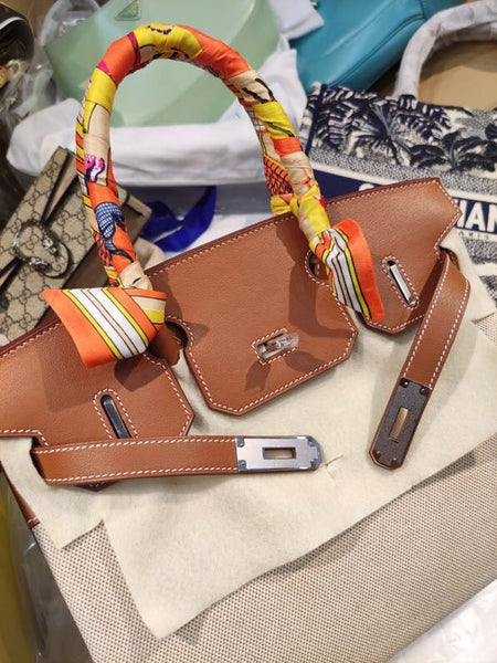 Balanced handbag styled for everyday wear