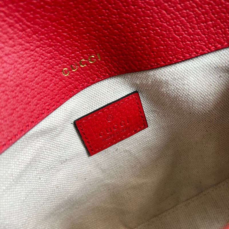Styled lifestyle shot of polished everyday-luxe women's handbag – women's designer-style accessory