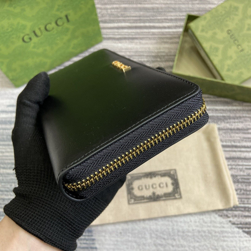 Handle and strap detail of elevated refined women's handbag – women's statement bag