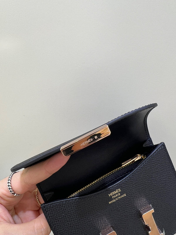 Side view of effortless structured handbag