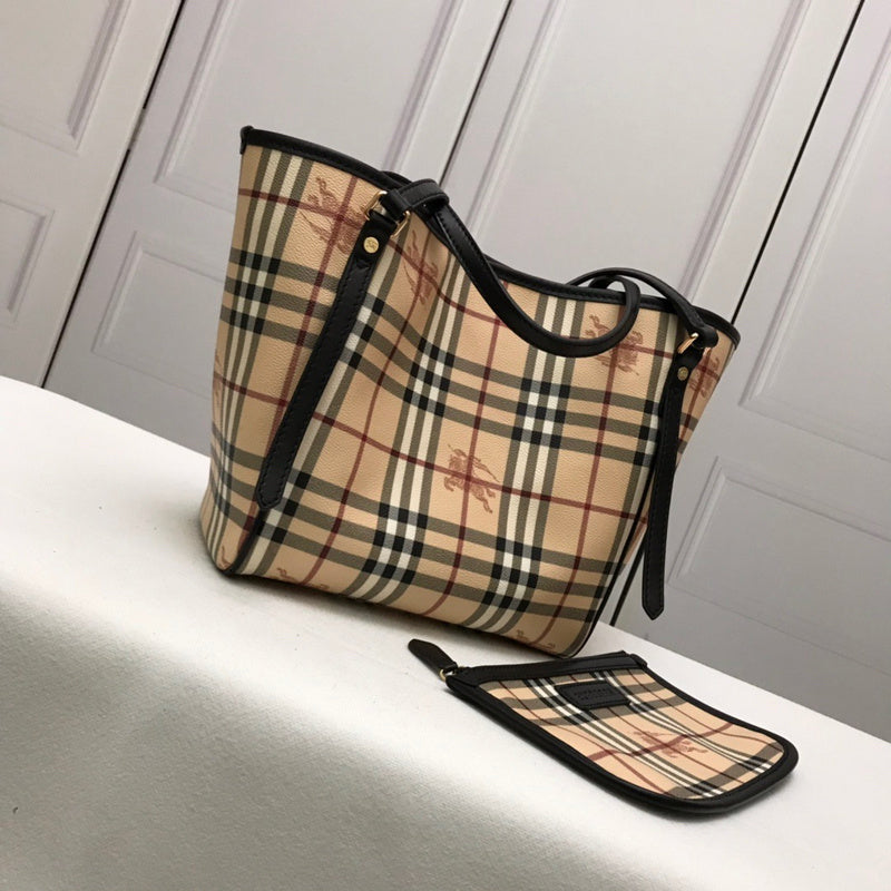 Ziva's Charm handbag – detail view (one versatile size)