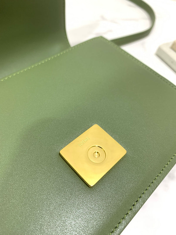 Ziva's Charm handbag – product shot (19cm*6cm*13.5cm)