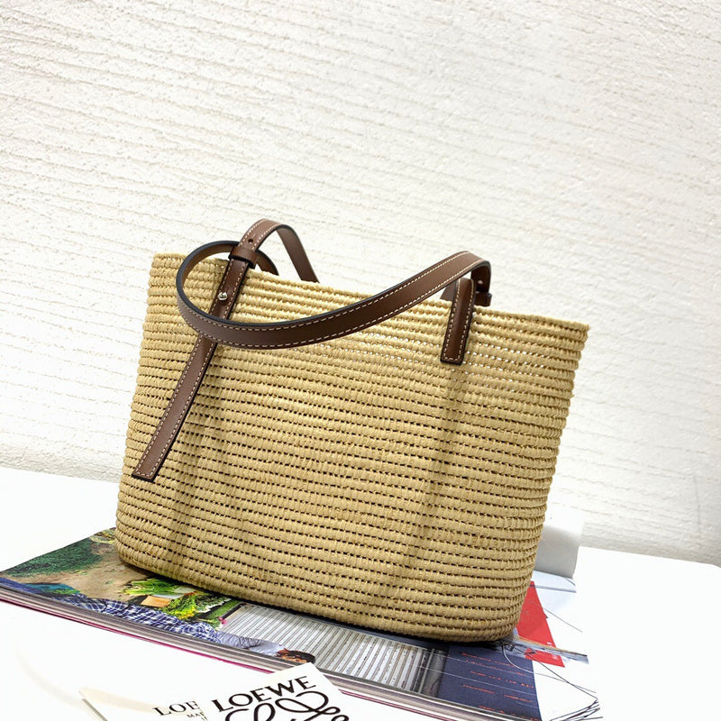 Ziva's Charm handbag – detail view (21cm*30cm*11cm)