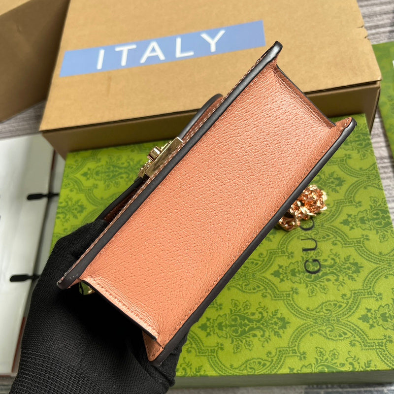 Styled lifestyle shot of classic refined women's handbag – women's everyday handbag