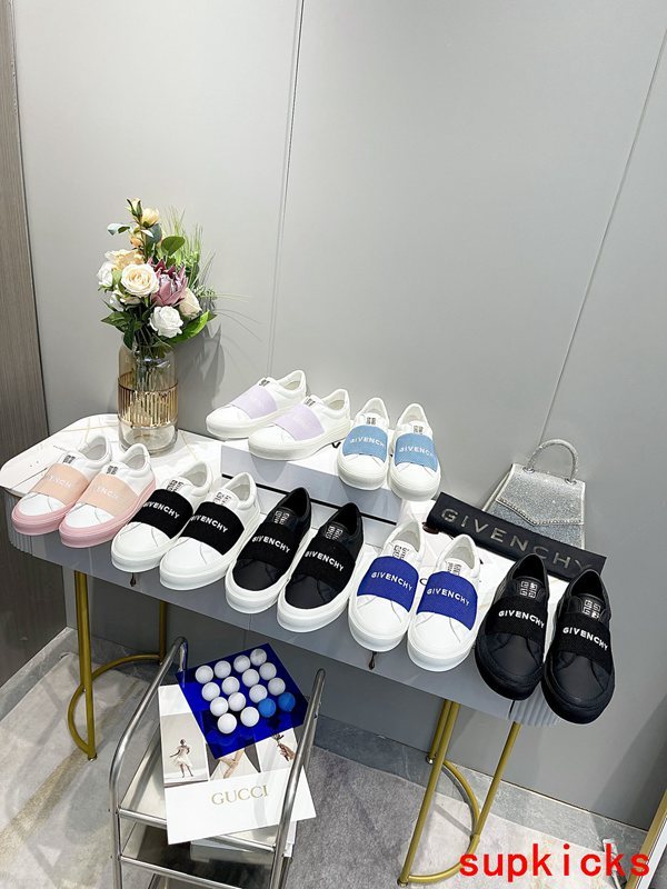 Givenchy shoes Style 038 - logo and branding close-up