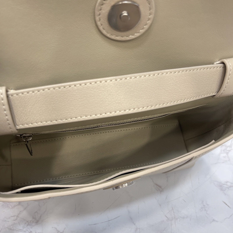 Zivas Charm Refined Everyday Style Statement Handbag (Versatile Style Statement) – Close-Up Detail