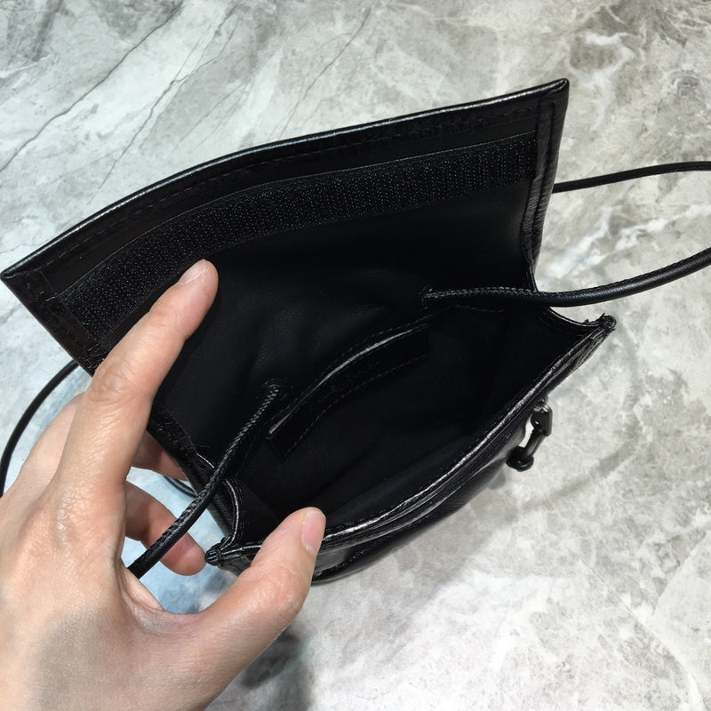 Classic Premium PU Leather Handbag - Statement Silhouette | Women's Luxury Handbag #199 - close-up detail shot (image 3) of designer-inspired handbag