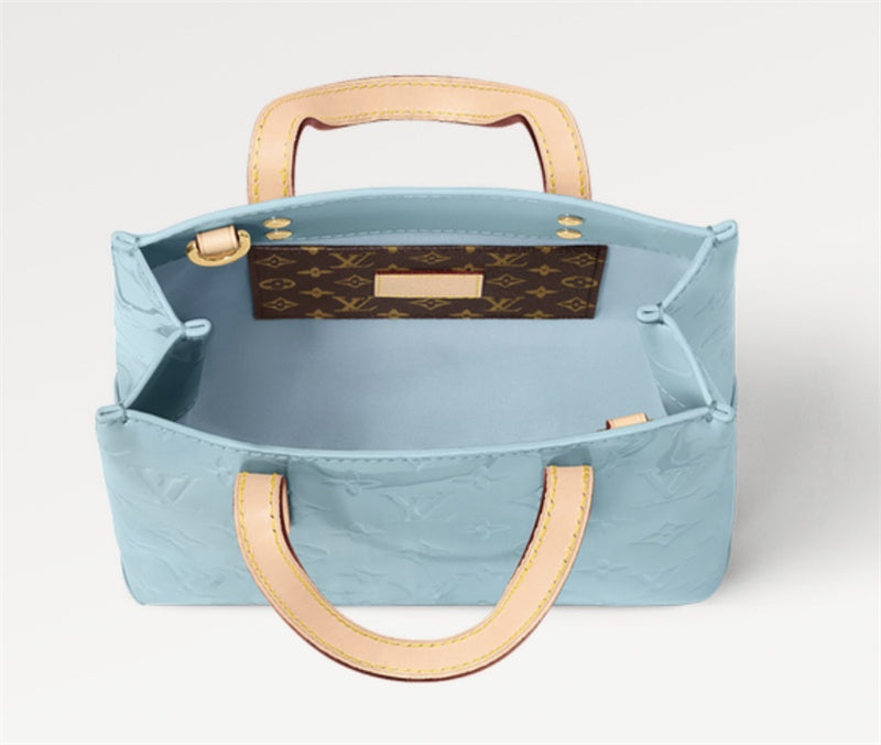  understated carryall bag detail view showing craftsmanship 14