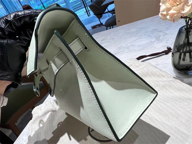  carryall bag interior and compartment view 9