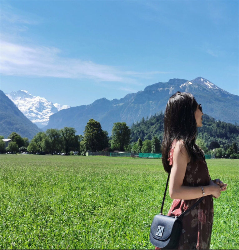 Fluid handbag styled for everyday wear