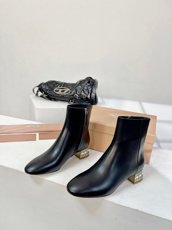 Front view of Miu Miu luxury piece style No.095