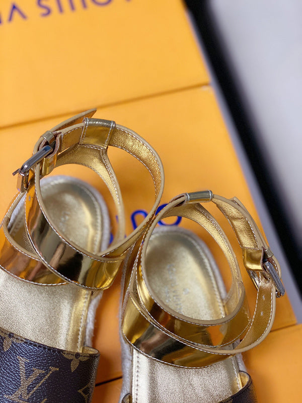 Full silhouette view of Louis Vuitton luxury piece style No.109