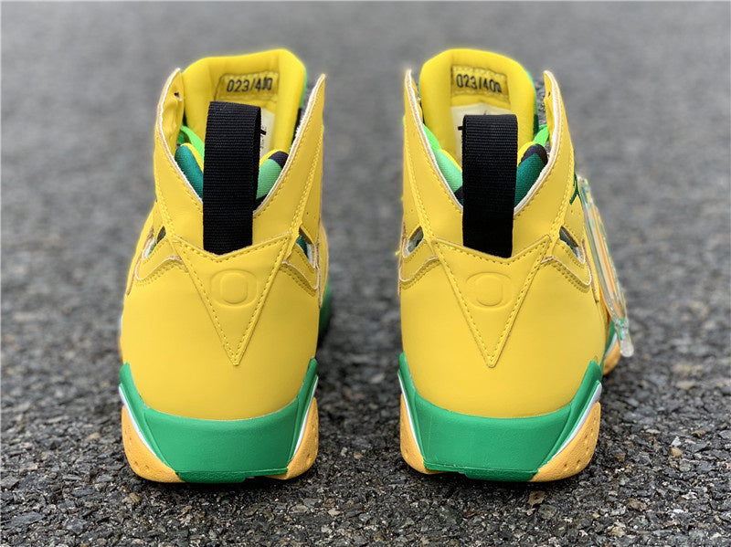 Nike Men's & Women's Designer Lifestyle Shoes — Style 032 detail view