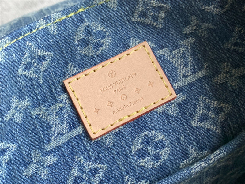  satchel interior and compartment view 9