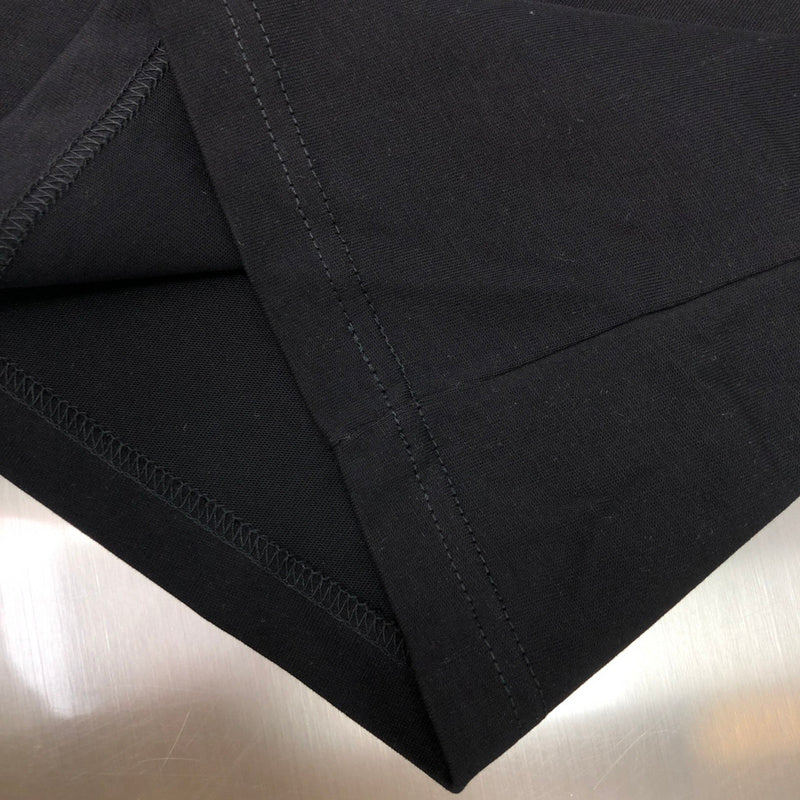 Full styled look of Louis Vuitton cotton t-shirt with logo-detail design