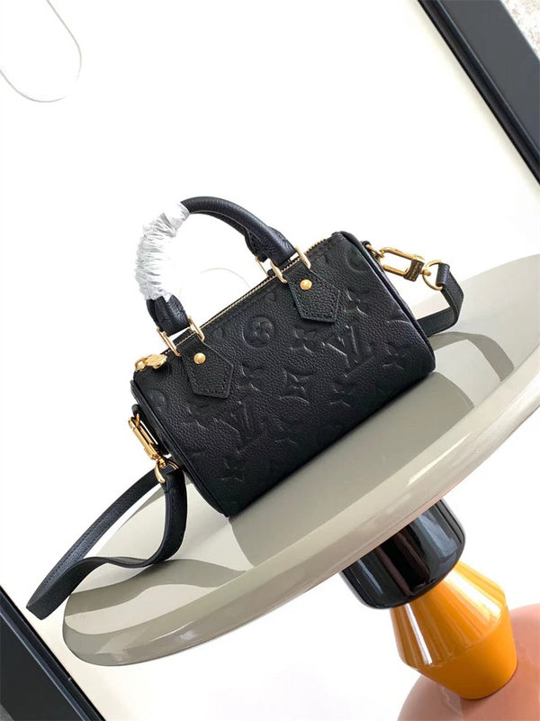  structured bag interior and compartment view 15