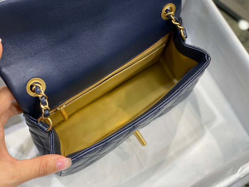 Zivas Charm Effortless Sophistication Designer Handbag (Timeless Wardrobe Addition) – Interior View
