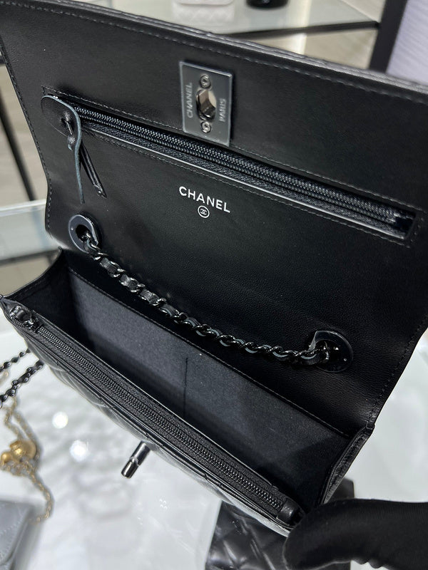 Zivas Charm Elevated Essentials Designer Handbag (Modern Wardrobe Staple) – Detail View