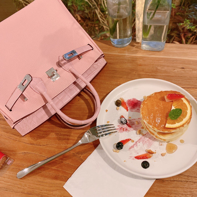 Crisp handbag styled for everyday wear