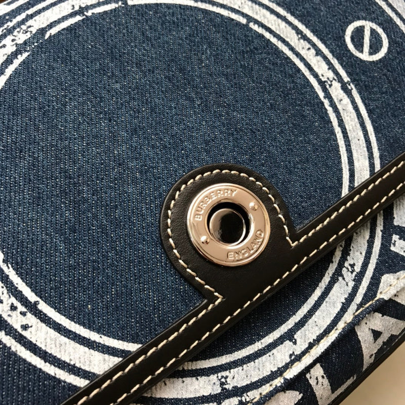 Ziva's Charm handbag – close-up view (one versatile size)