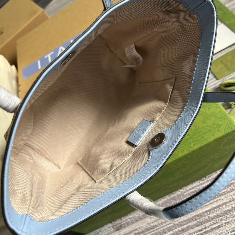 Handle and strap detail of classic sleek women's handbag – women's premium purse