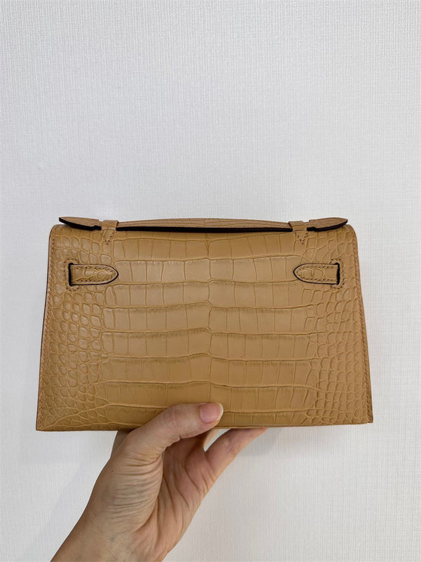  Clean-Lined carryall bag carried on shoulder