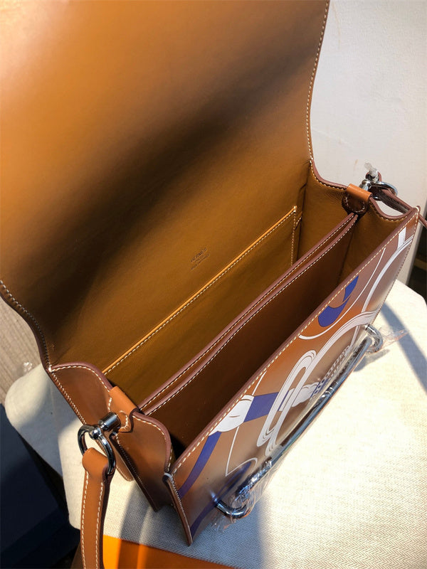 Sculpted handbag styled for everyday wear