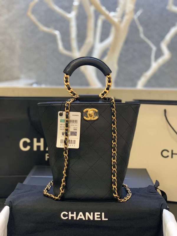 Zivas Charm Signature Style Designer Handbag (Refined Modern Silhouette) – Detail View