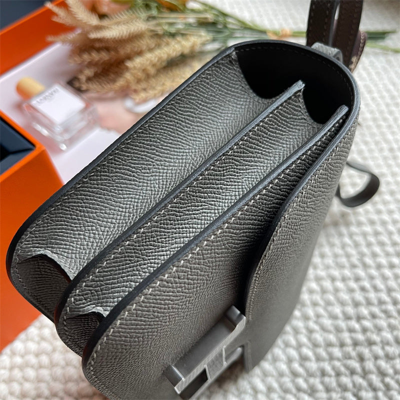 Close-up detail of streamlined bag design