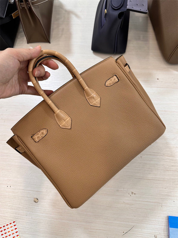  crossbody bag interior and compartment view 9