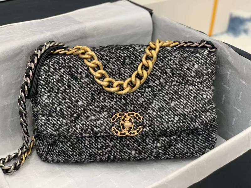 Zivas Charm Elevated Essentials Luxury Handbag (Structured Everyday Essential) – Close-Up Detail