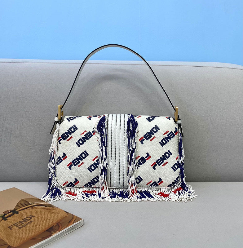 Ziva's Charm handbag – close-up view (26cm*5cm*14cm)