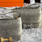  signature carryall bag styled with outfit